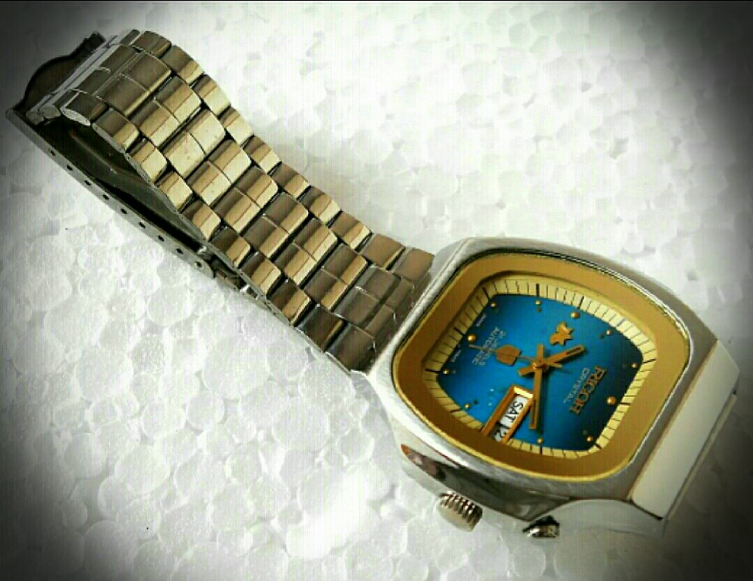 VINTAGE RICOH CRYSTAL SQUARE GREEN DIAL With DAYDATE