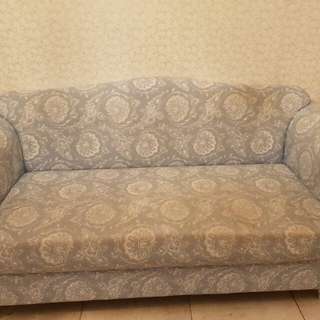 Sofa kain masih bagus bangettt cm ada titik kotor dikit