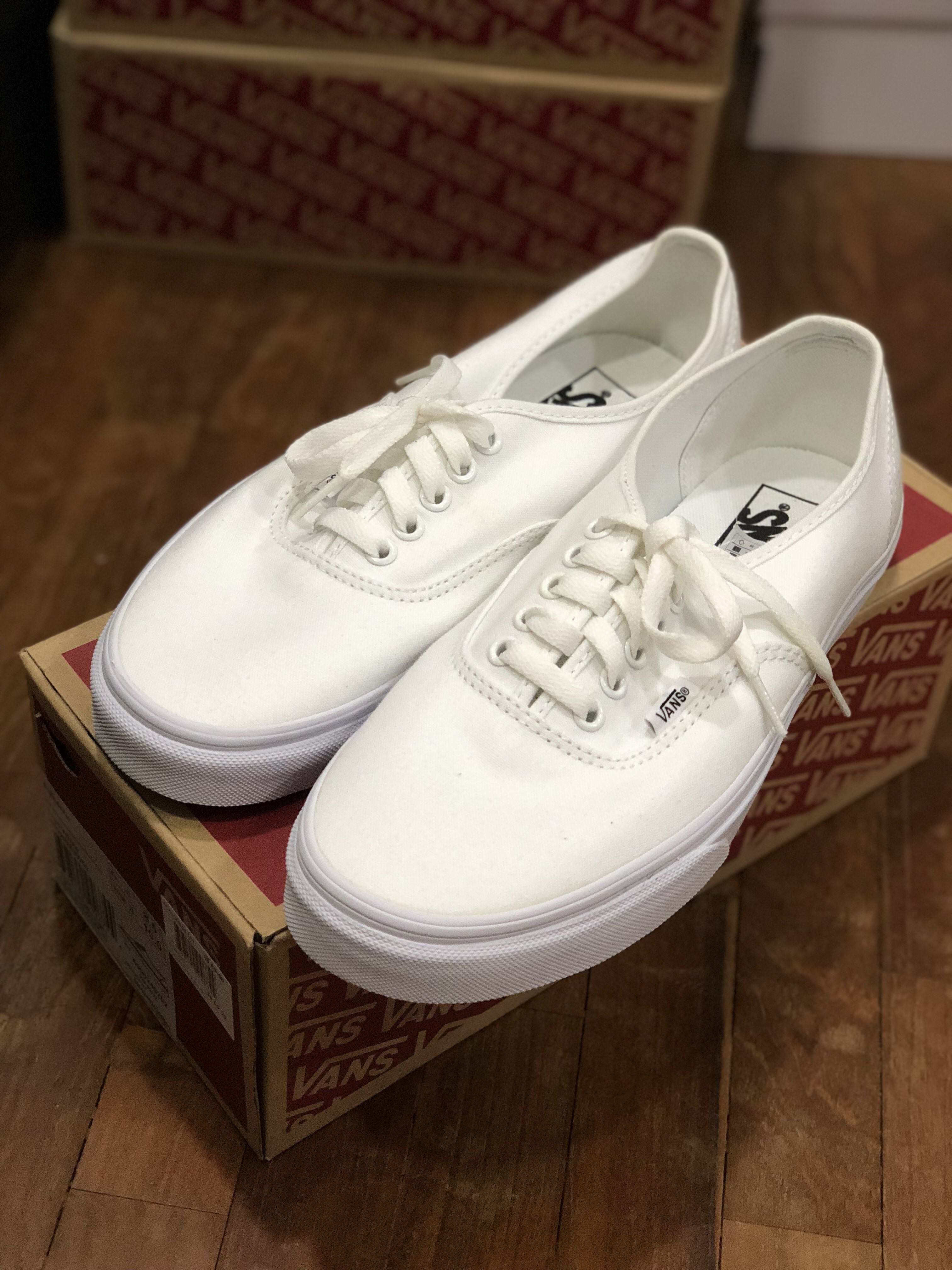 Brand New] Vans True White, Men's Footwear, Sneakers on Carousell