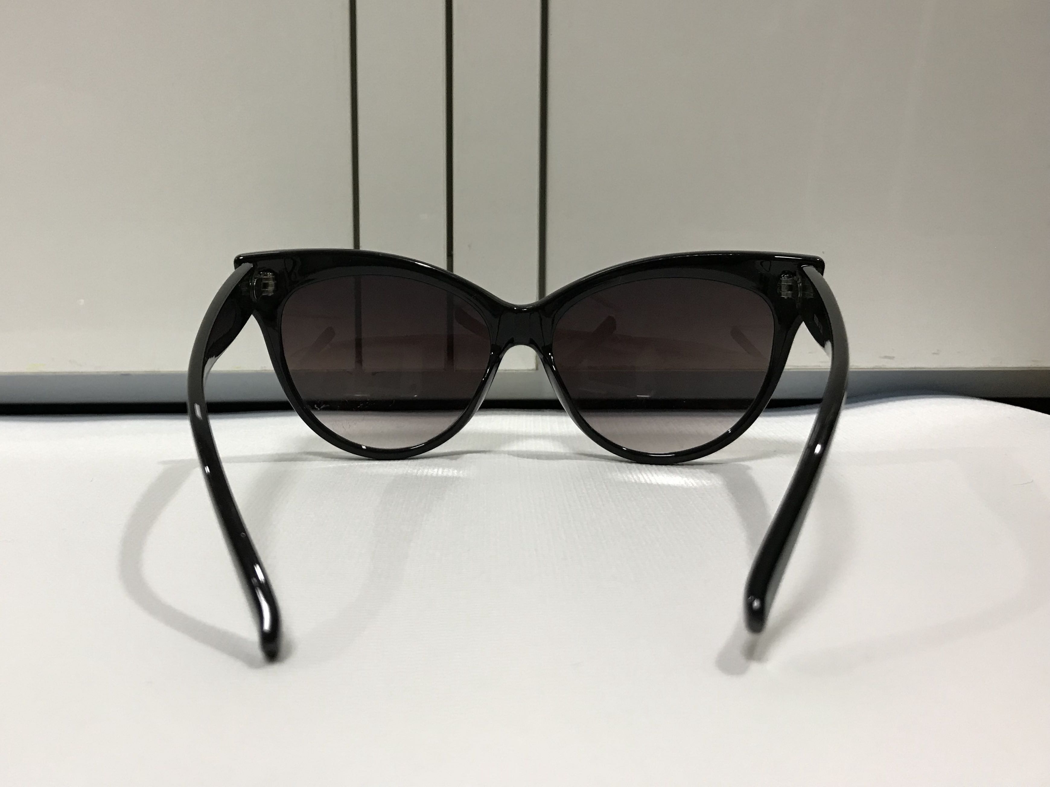 Cat-eye Sunglasses (Category: Sunglasses & Eyewear) located in Manila. Submitted by dideelee (Listing ID 165087416, Image 3). Description: Classic cat-eye frames that’s universally flattering. Bought from Aldo at P999. .
