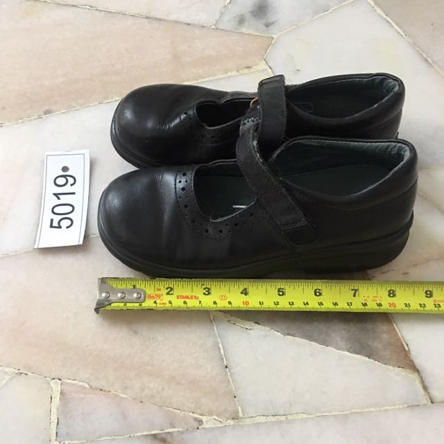 13 e shoe size
