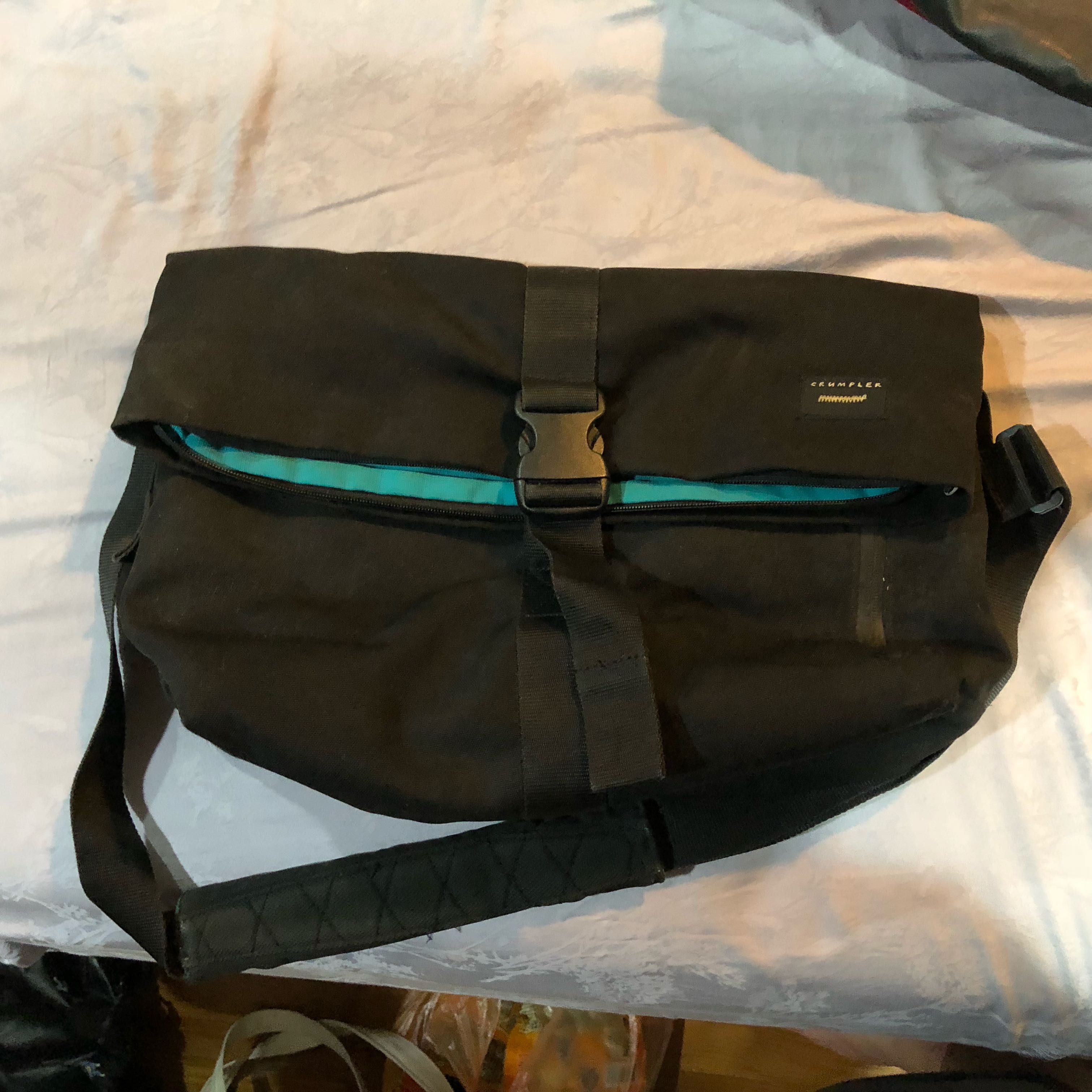 Crumpler Pinnacle Of Horror Messenger Bag, Men's Fashion, Bags, Sling