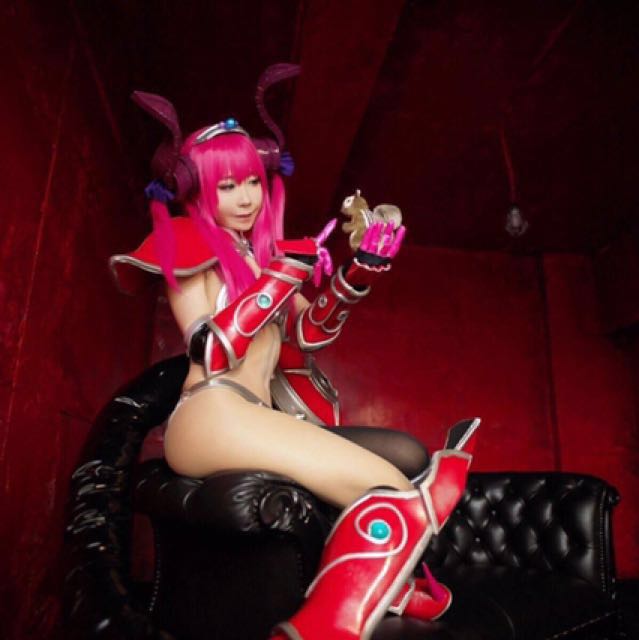 Elizabeth bathory Brave Cosplay Costume, Hobbies & Toys, Memorabilia