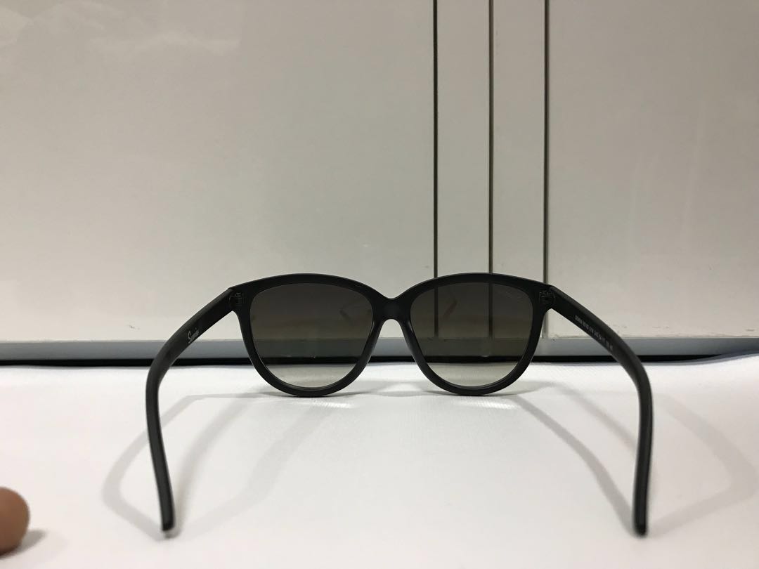 “Gemma” Sunnies (Category: Sunglasses & Eyewear) located in Manila. Submitted by dideelee (Listing ID 165087697, Image 3). Description: Rounded cat-eye frames from Sunnies Studios. Lightweight and perfect for summer with UV 400 protection ☀️.