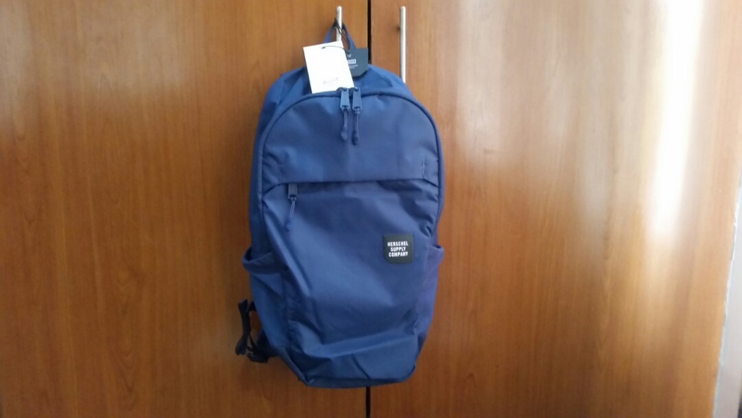 Herschel Mammoth Trail Men s Fashion Watches Accessories Wallets Card Holders on Carousell