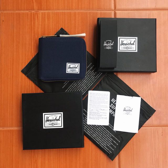 Herschel Wallet, Men's Fashion, Watches & Accessories, Wallets & Card