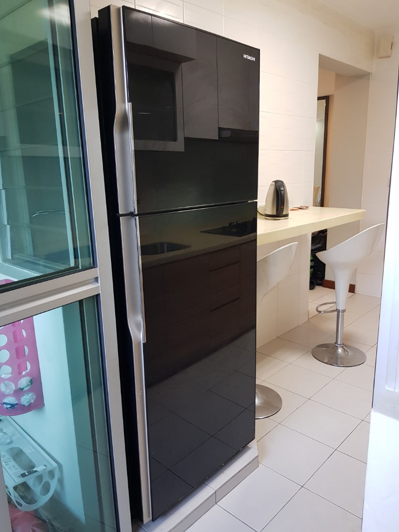 Hitachi Refrigerator 2 classic black glass door