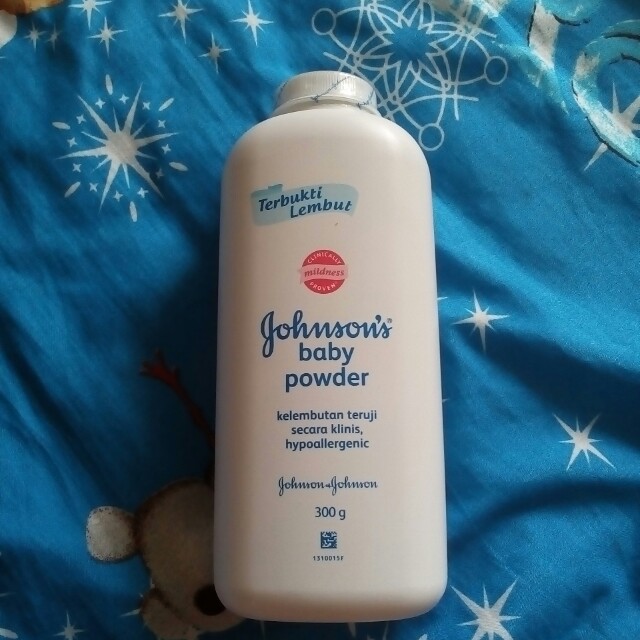 Johnsons baby powder, Bayi &amp; Anak, Perawatan &amp; Makanan Anak di Carousell