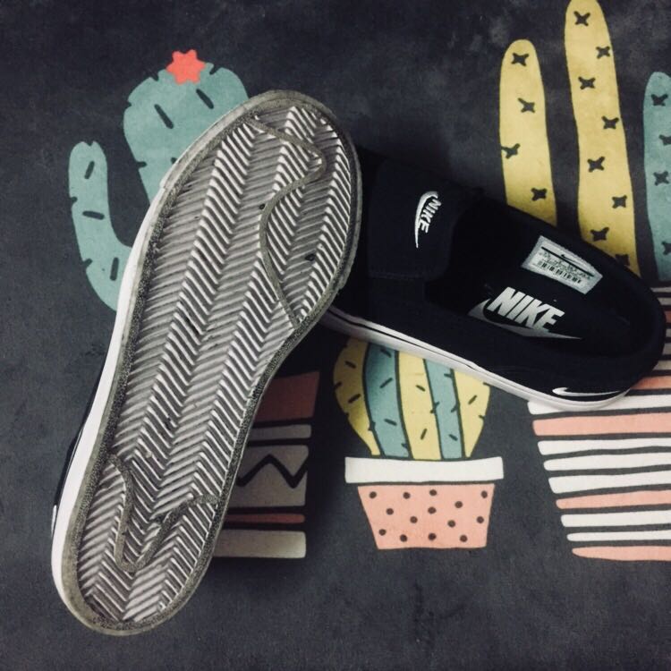 womens slip on nike