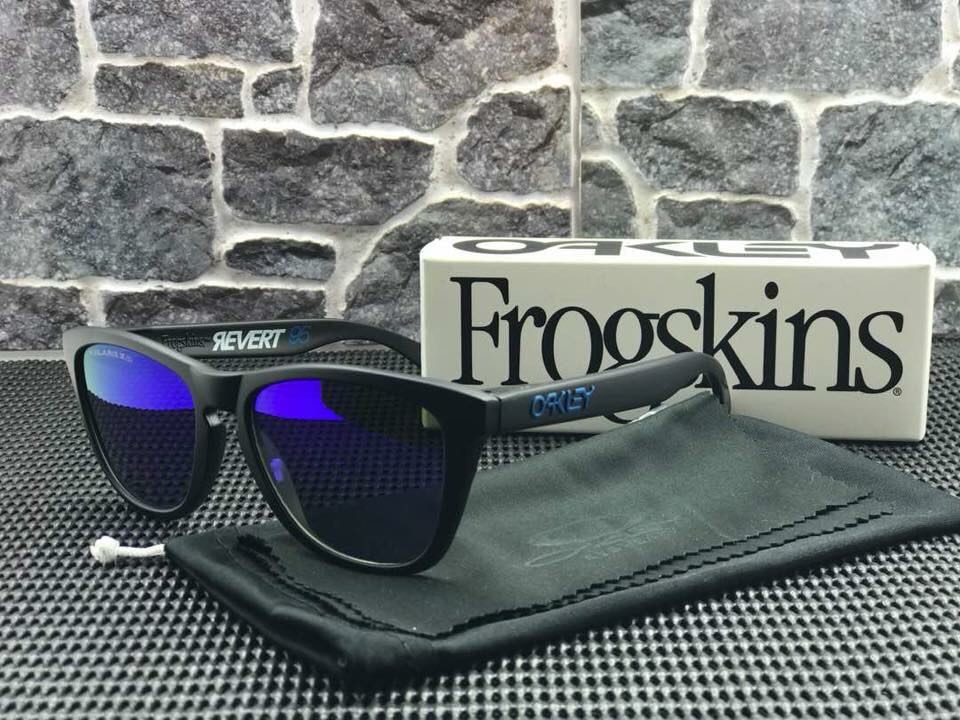 Oakley top revert 95
