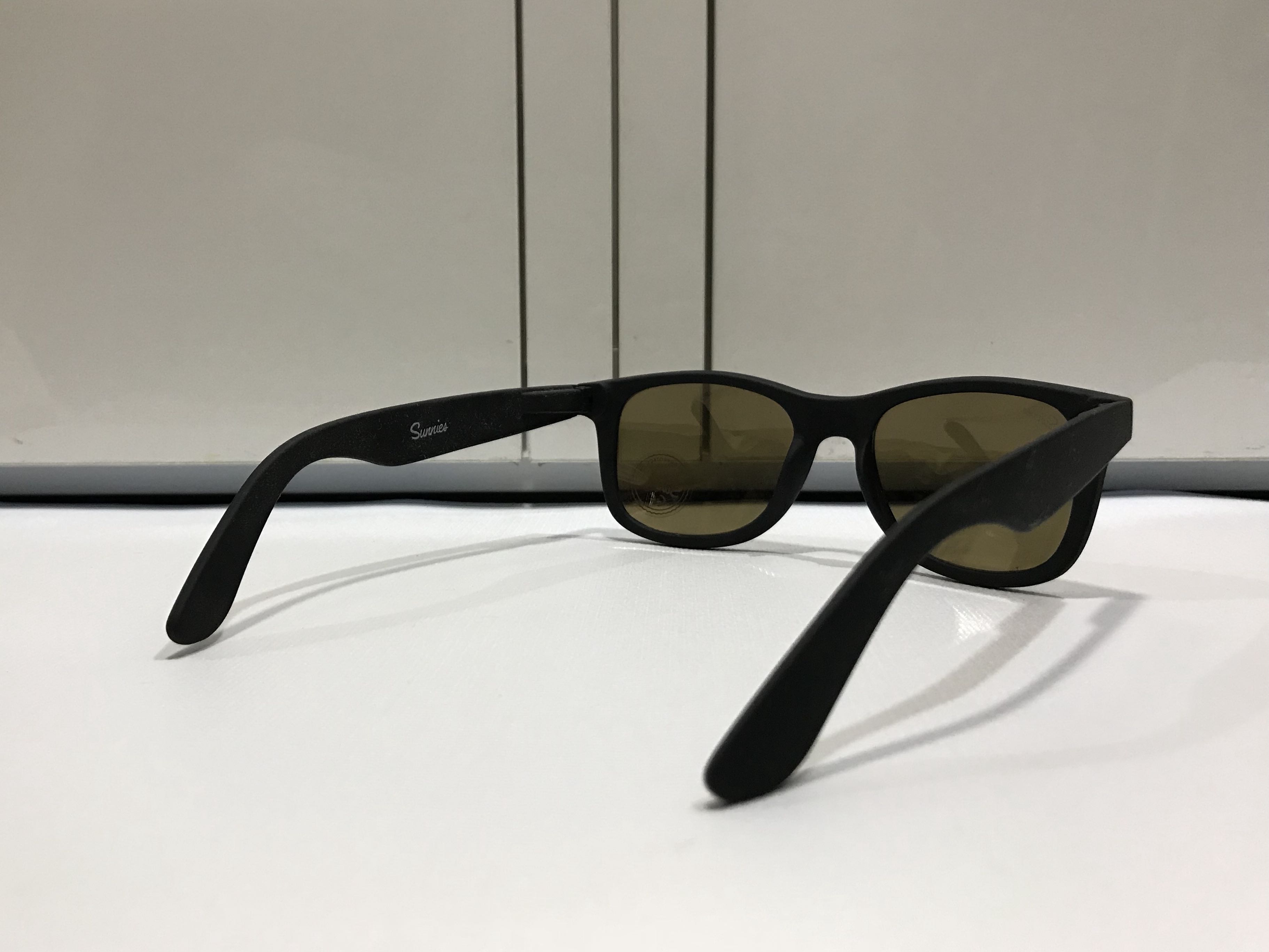 “Phoenix” Sunnies (Category: Scarves) located in Manila. Submitted by dideelee (Listing ID 165189381, Image 2). Description: Brand new with sticker still attached. Classic wayfarers in brown mirror ☀️ Flexi-hinged with UV 400 protection. .