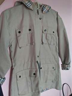 Jaket parka di pake cuma sekali karna kegedean