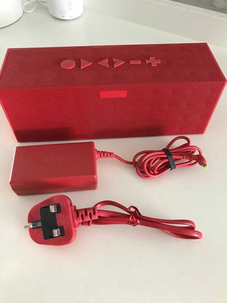 jawbone jambox red