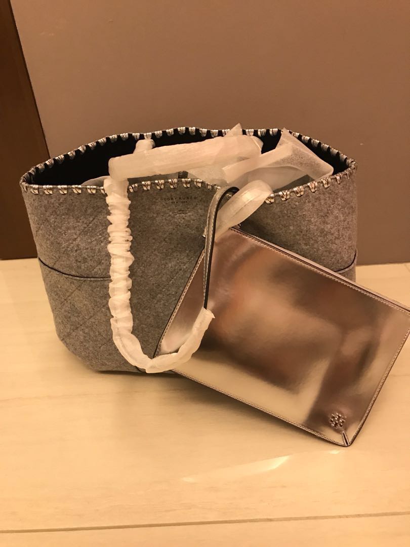 Tory burch felt tote deals