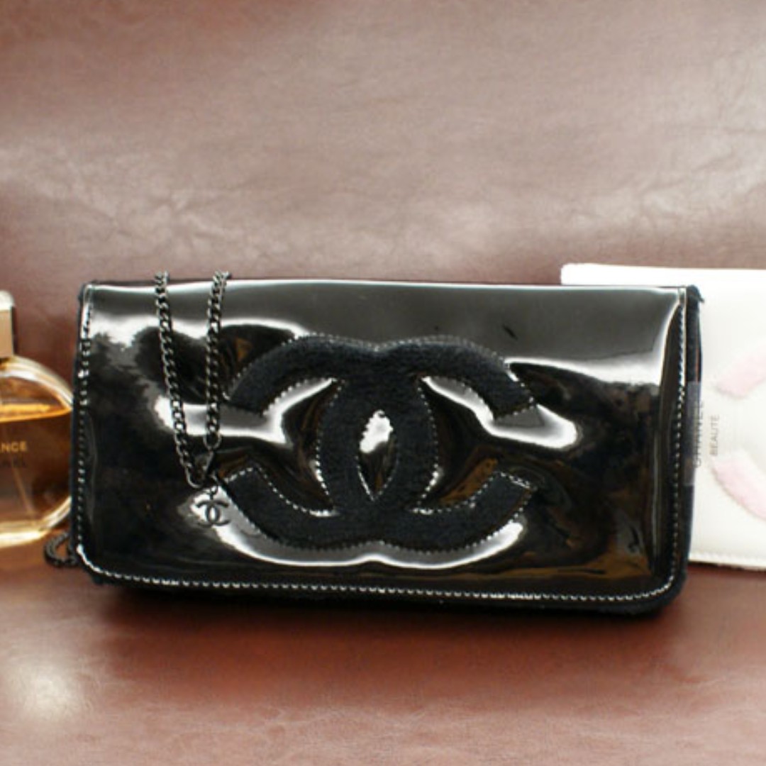 GWP Chanel Cosmetic Pouch , Luxury, Bags & Wallets on Carousell