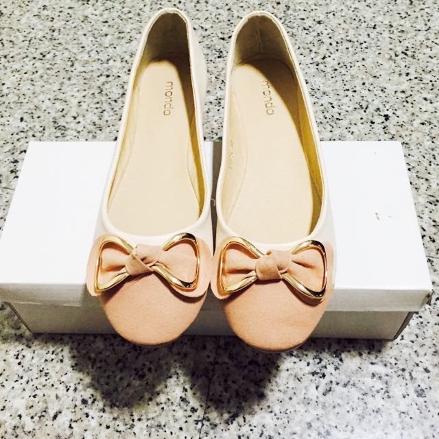 Mondo Shoes, Women's Fashion, Footwear, Sneakers on Carousell