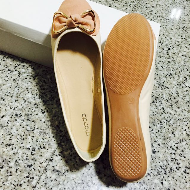 Mondo Shoes, Women's Fashion, Footwear, Sneakers on Carousell