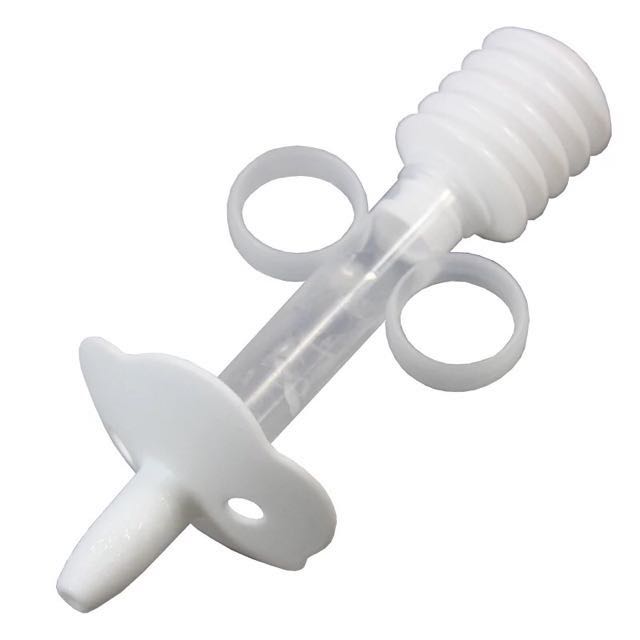 Syringe feeding for newborn kitten or pups, Pet Supplies on Carousell