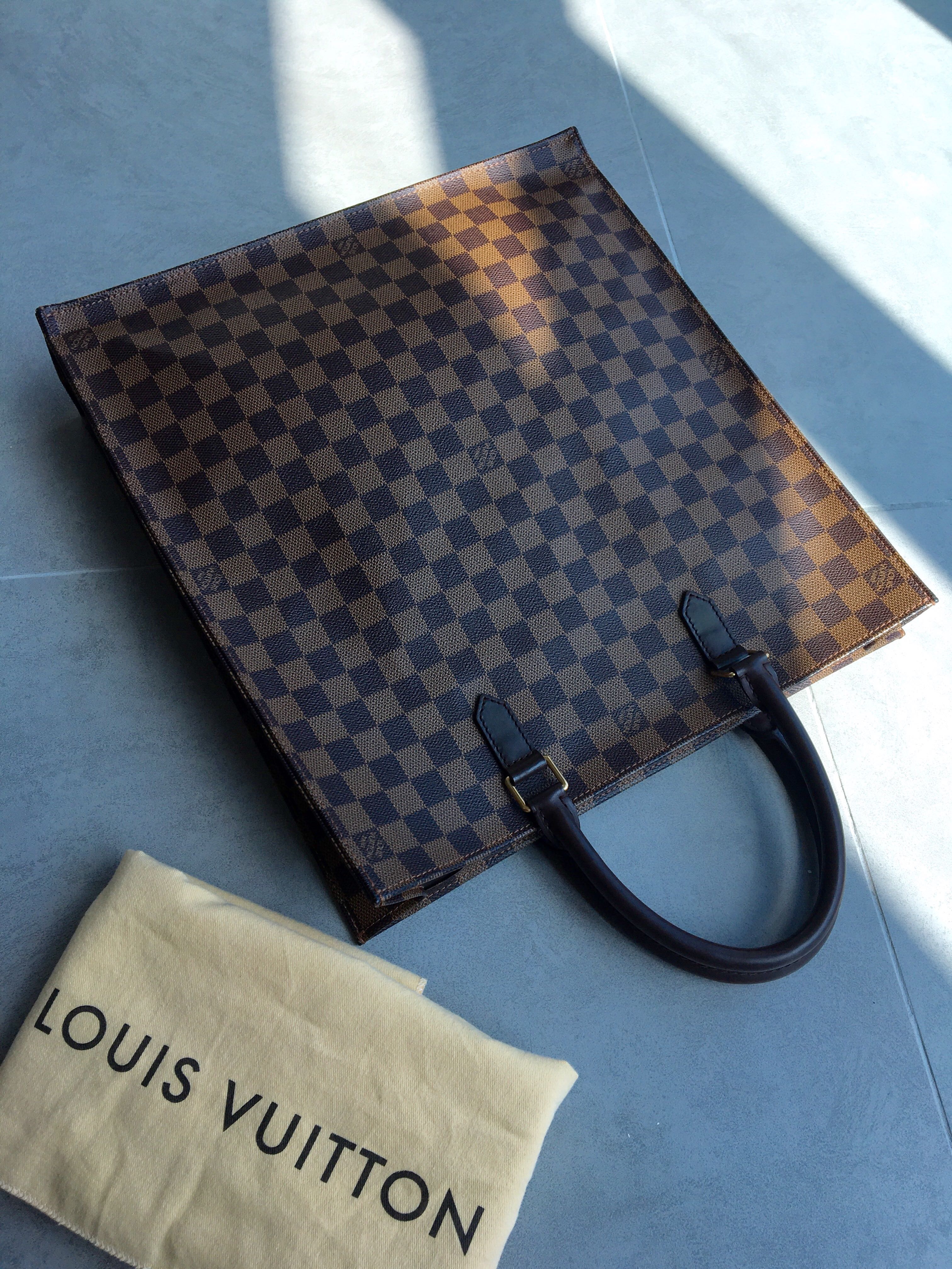 DEAL 👍 LV sac plat tote Bag vintage authentic louis Vuitton, Luxury, Bags  & Wallets on Carousell