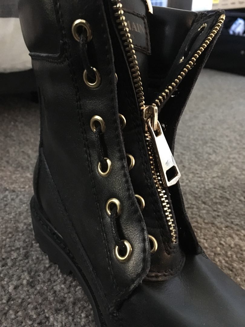 BALMAIN LEATHER BOOTS SIZE 37 fits a size 6