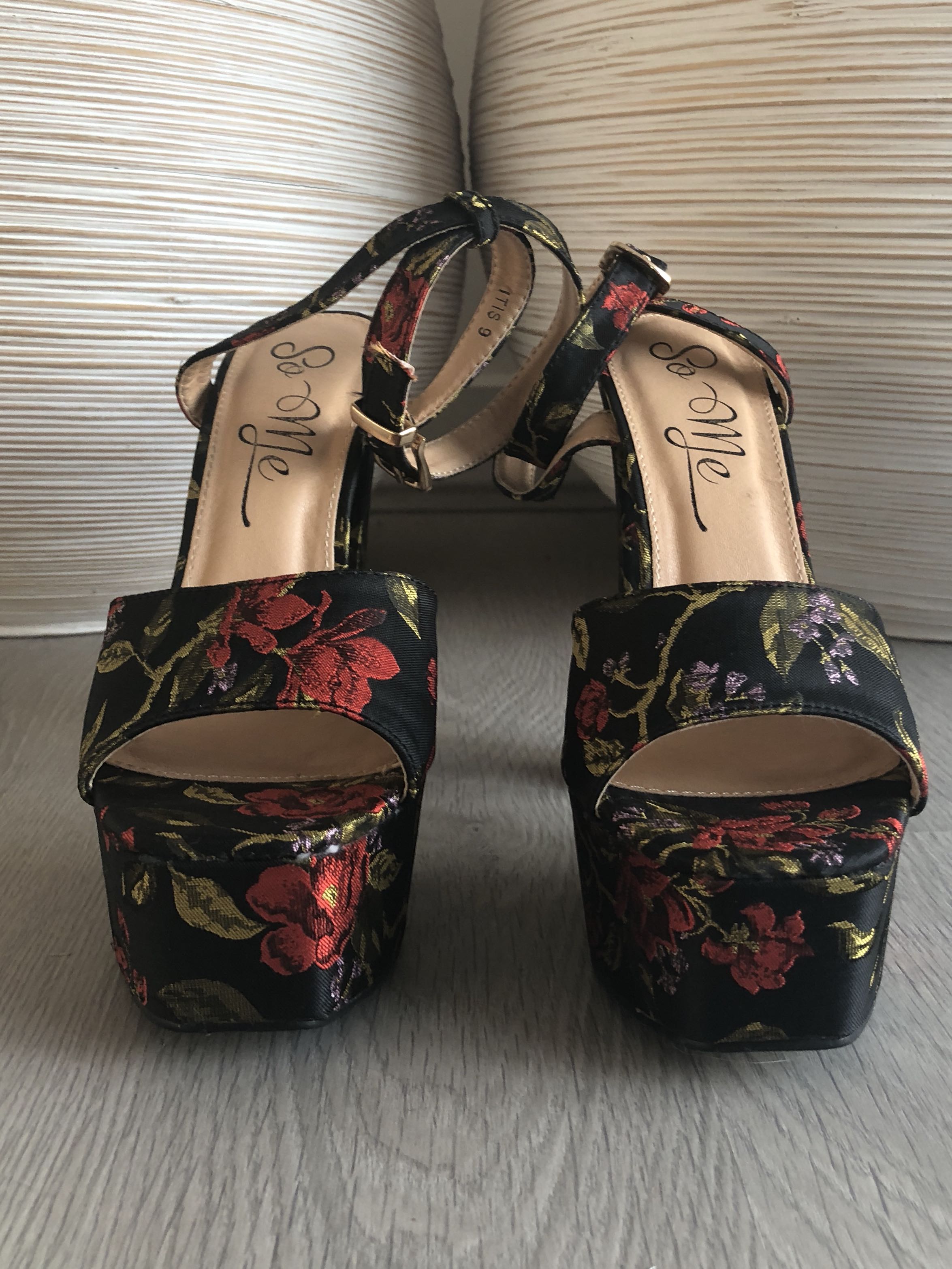 I know i can heel fashion nova shop