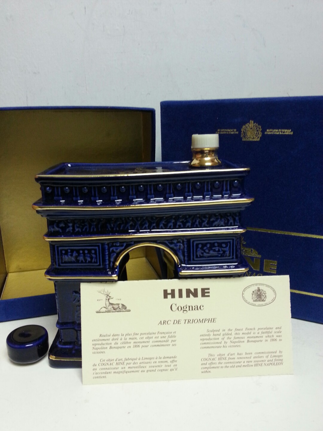 Hine Napoleon Cognac 御鹿凱旋門藍陶瓷干邑700ml, 嘢食& 嘢飲, 飲料