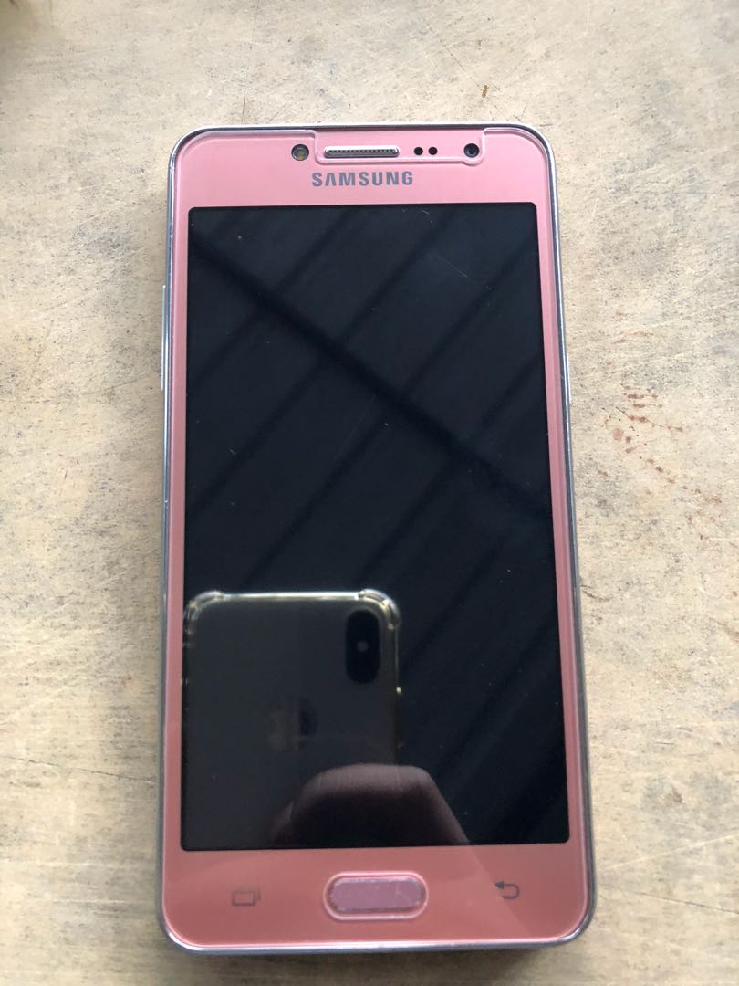 J2 prime rose gold store