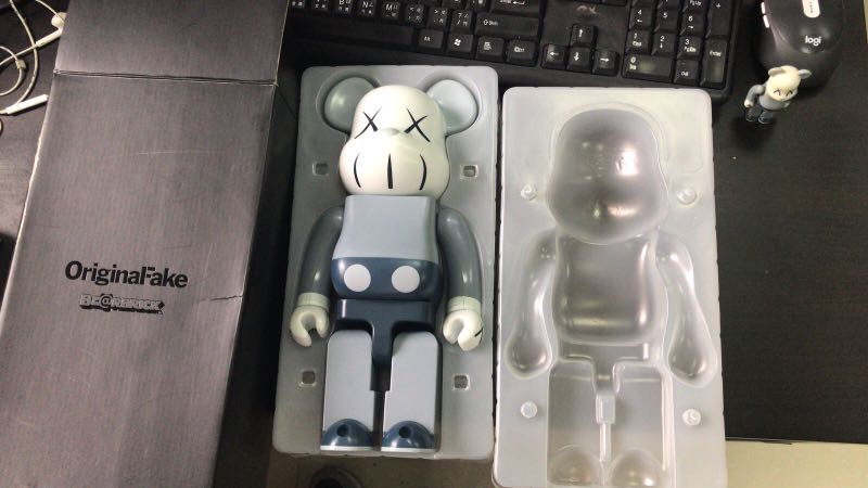 Kaws Be Rbrick 06 400 南青山版 玩具 遊戲類 玩具 Carousell