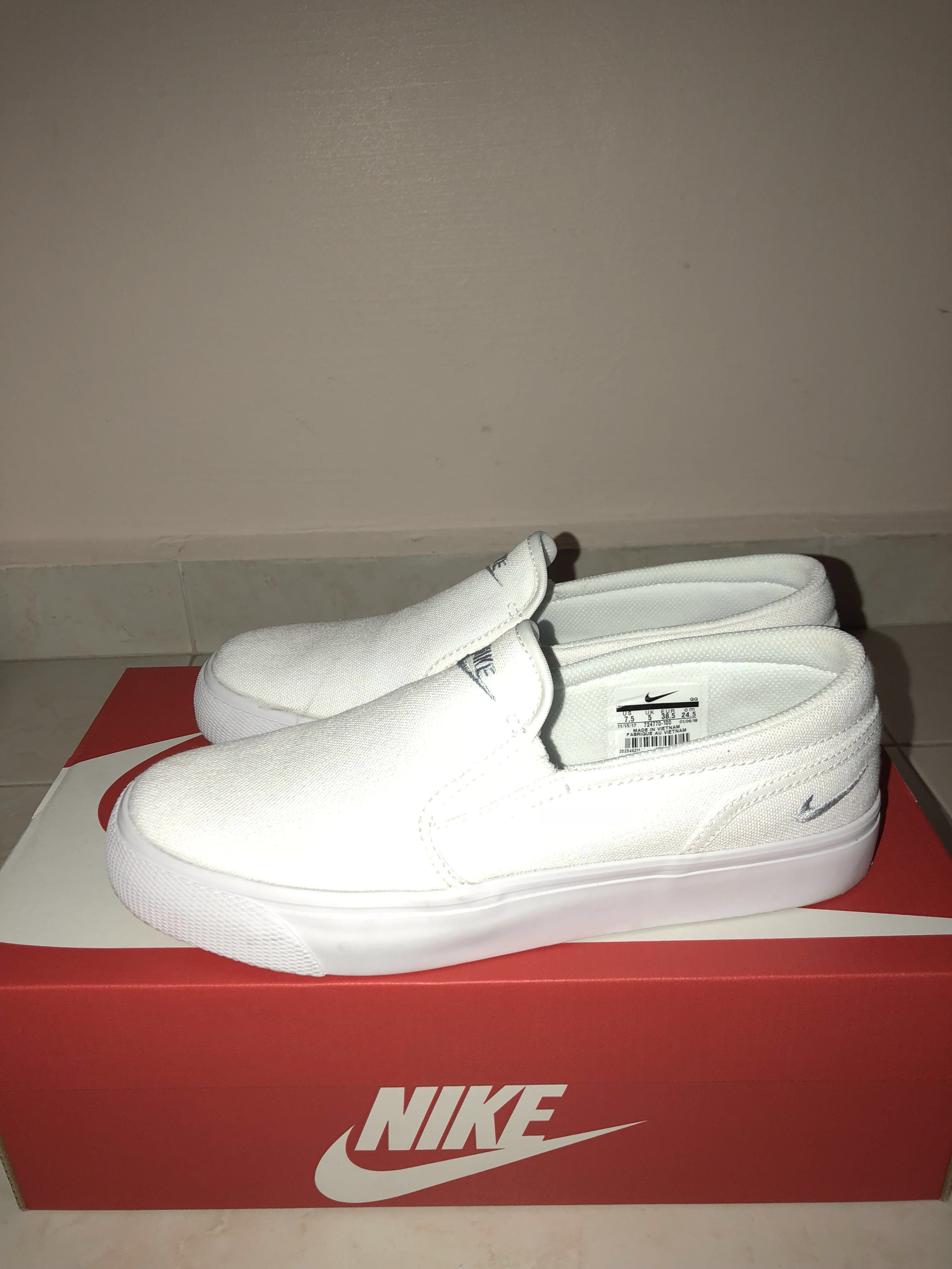 Nike toki white sale