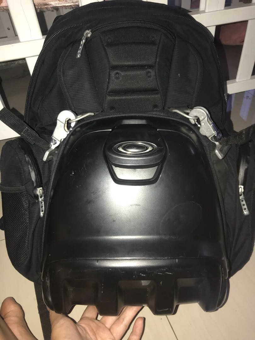 Oakley lunch new arrivals box
