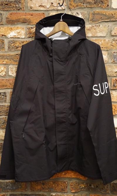 SUPREME 16 SS Apex Taped Seam Jacket black