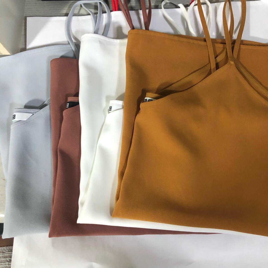 Uniqlo垂墜風細肩帶背心 她的時尚 上衣在旋轉拍賣
