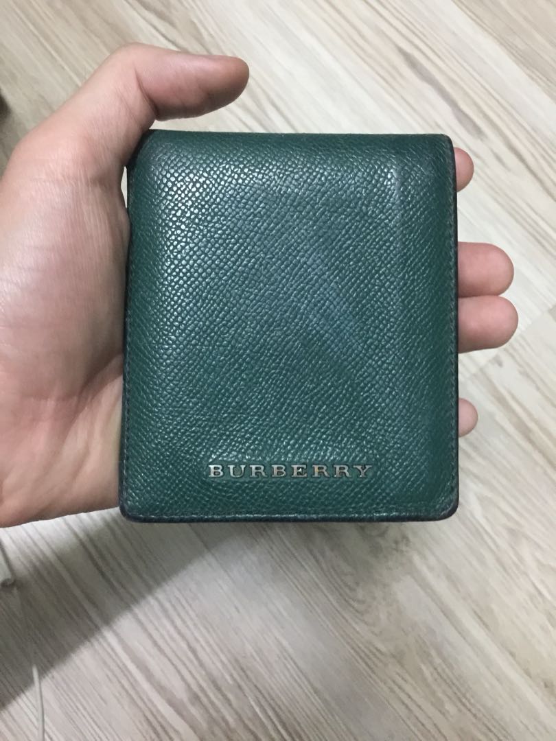 Burberry green wallet 2025
