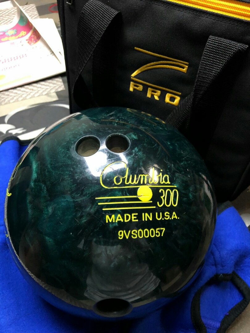 Columbia 300 Bowling Ball, Sports Equipment, Sports & Games, Billiards