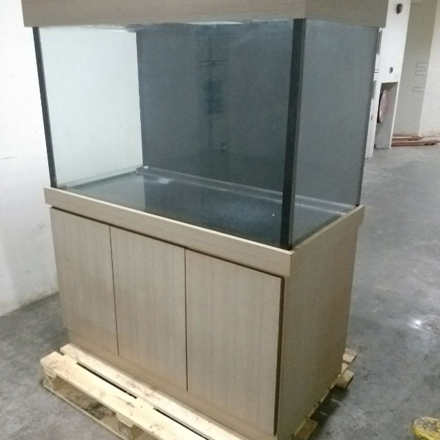 Fish Tank 4ft X 2 Ft X 2 5 Ft H Cm X 10mm Pet Supplies Homes Other Pet Accessories On Carousell