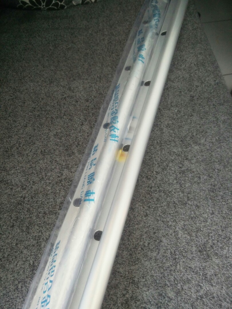 Mr DIY Retractable Clothes Hanger, Everything Else, Others on Carousell