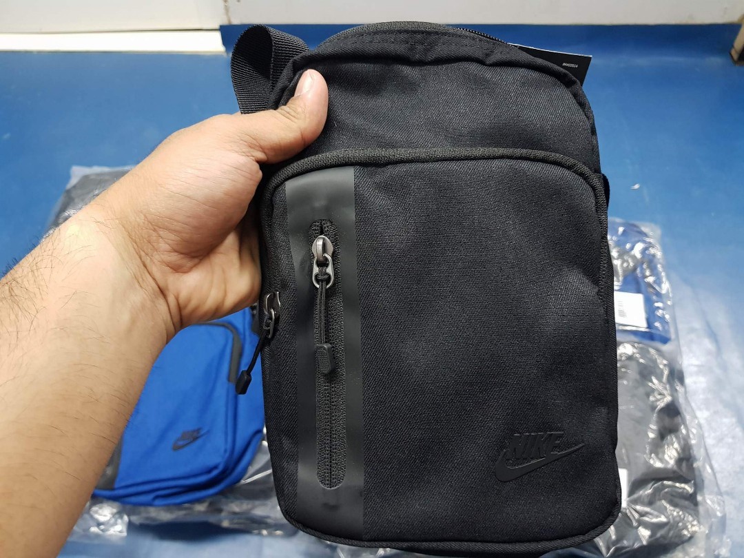 Nike core 3.0 triple black sling bag 