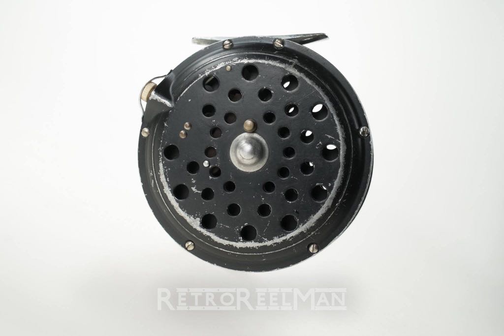 Vintage Early 1960's Pflueger Medalist No.1498 Fly Reel Made in USA, Sports  Equipment, Sports & Games, Billiards & Bowling on Carousell