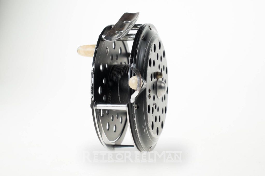 https://media.karousell.com/media/photos/products/2018/04/21/vintage_early_1960s_pflueger_medalist_no1498_fly_reel_made_in_usa_1524302647_6f507f30.jpg