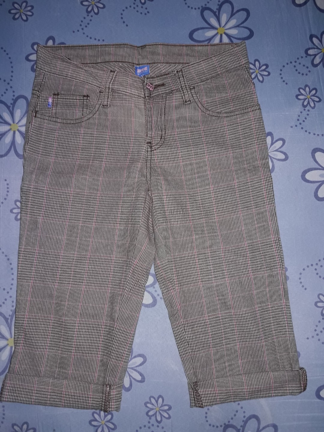 BNY pedal shorts for kids (Category: Babies & Kids Fashion) located in Naga. Submitted by adijas (Listing ID 165862282, Image 1). Description: Still in good condition. Suitable for 10-12 years old.