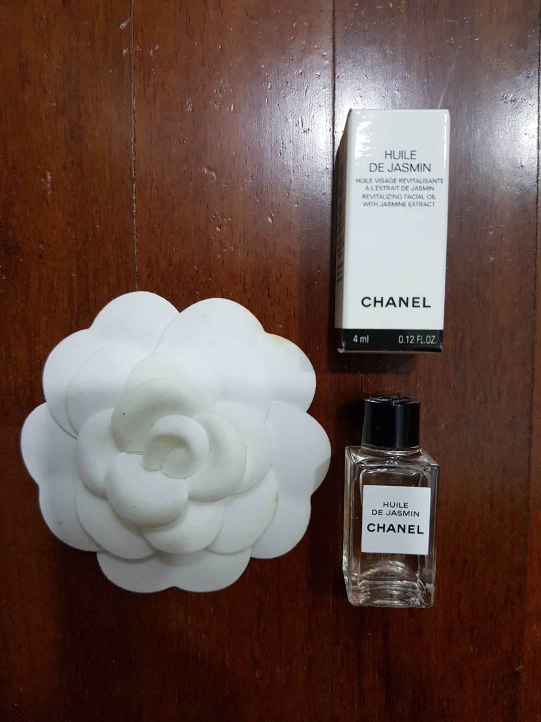 Chanel Huile De Jasmin Revitalizing Facial Oil With Jasmine Extract