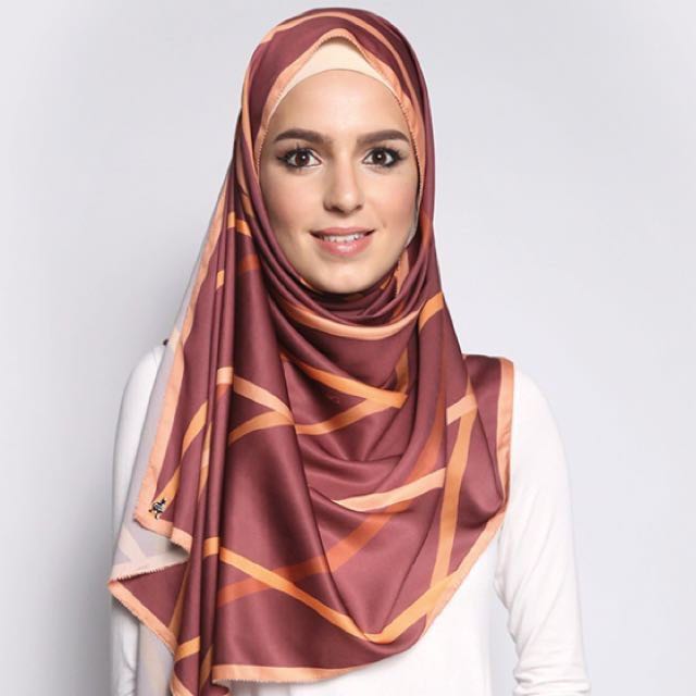 Duckscarves Limited Edition Blurred Lines Dark Cocoa Muslimah Fashion Scarves On Carousell