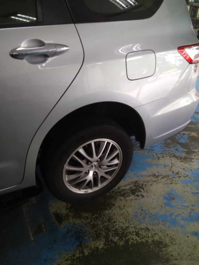 Honda Odyssey 2009 original rims and tires, Car Accessories on Carousell