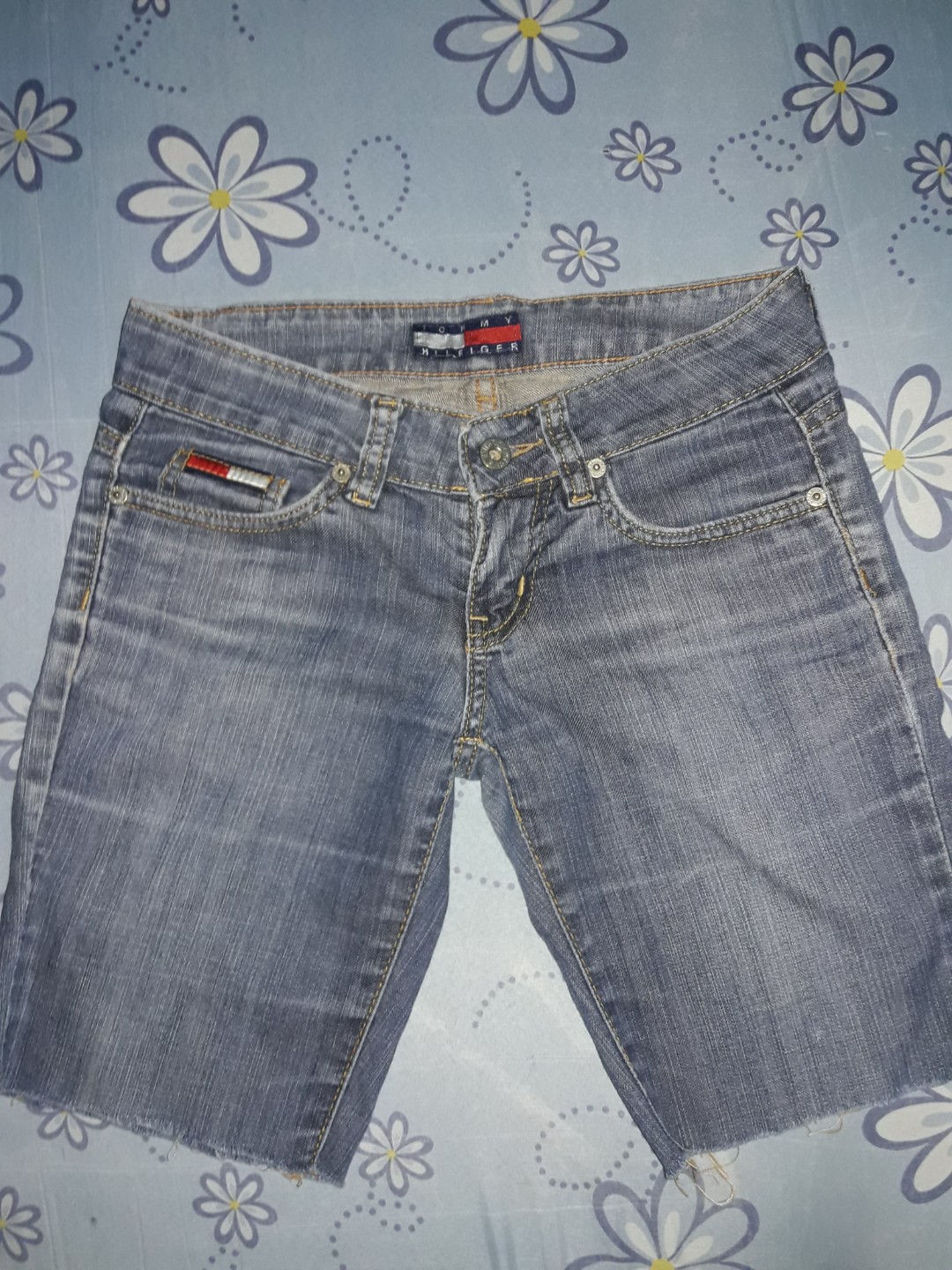 Tommy shorts for women (Category: Shorts) located in Naga. Submitted by adijas (Listing ID 165866409, Image 1). Description: Still in good condition. Size: 26.