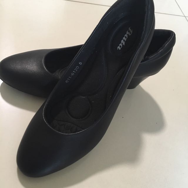 bata court shoes