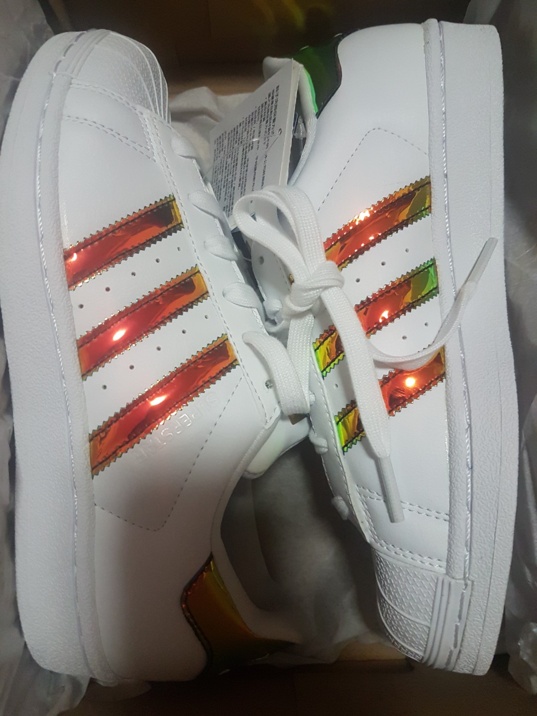 Humo Albany pegatina Adidas Superstar J CP9837, Women's Fashion, Footwear, Sneakers on Carousell