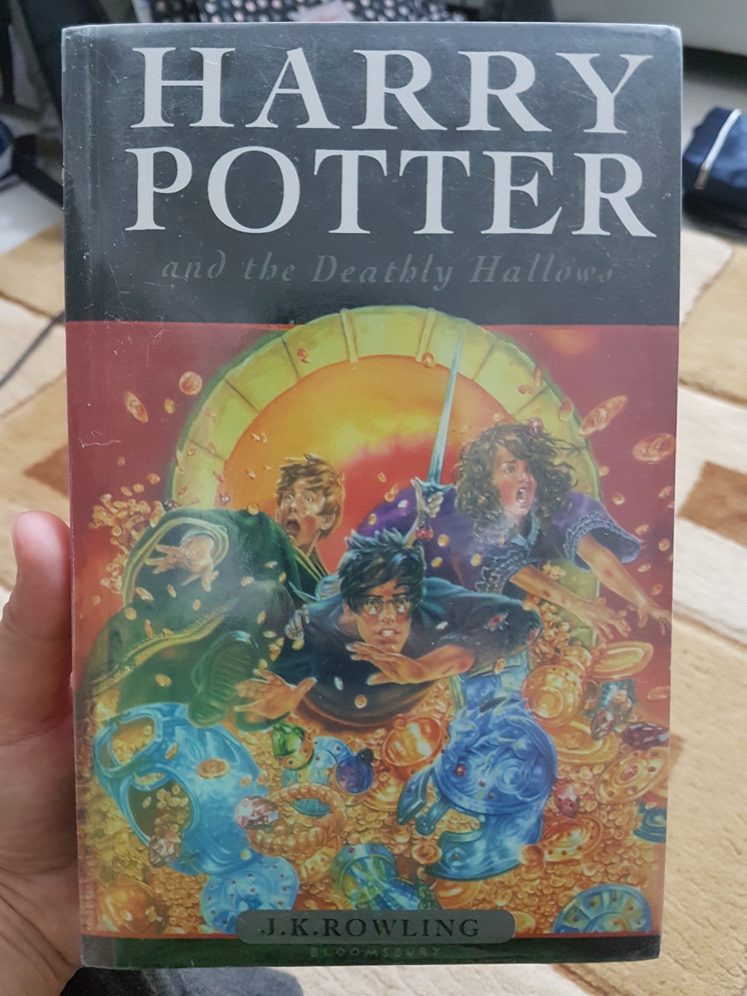 HARRY POTTER AND THE DEATHLY HALOWS, Hobbies & Toys, Books & Magazines