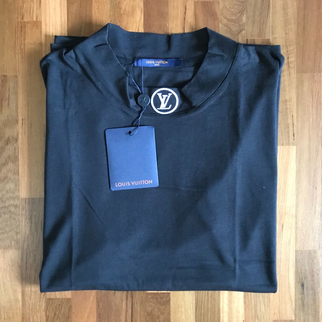 (INSTOCK)Louis Vuitton Logo Mock Neck T-Shirt
