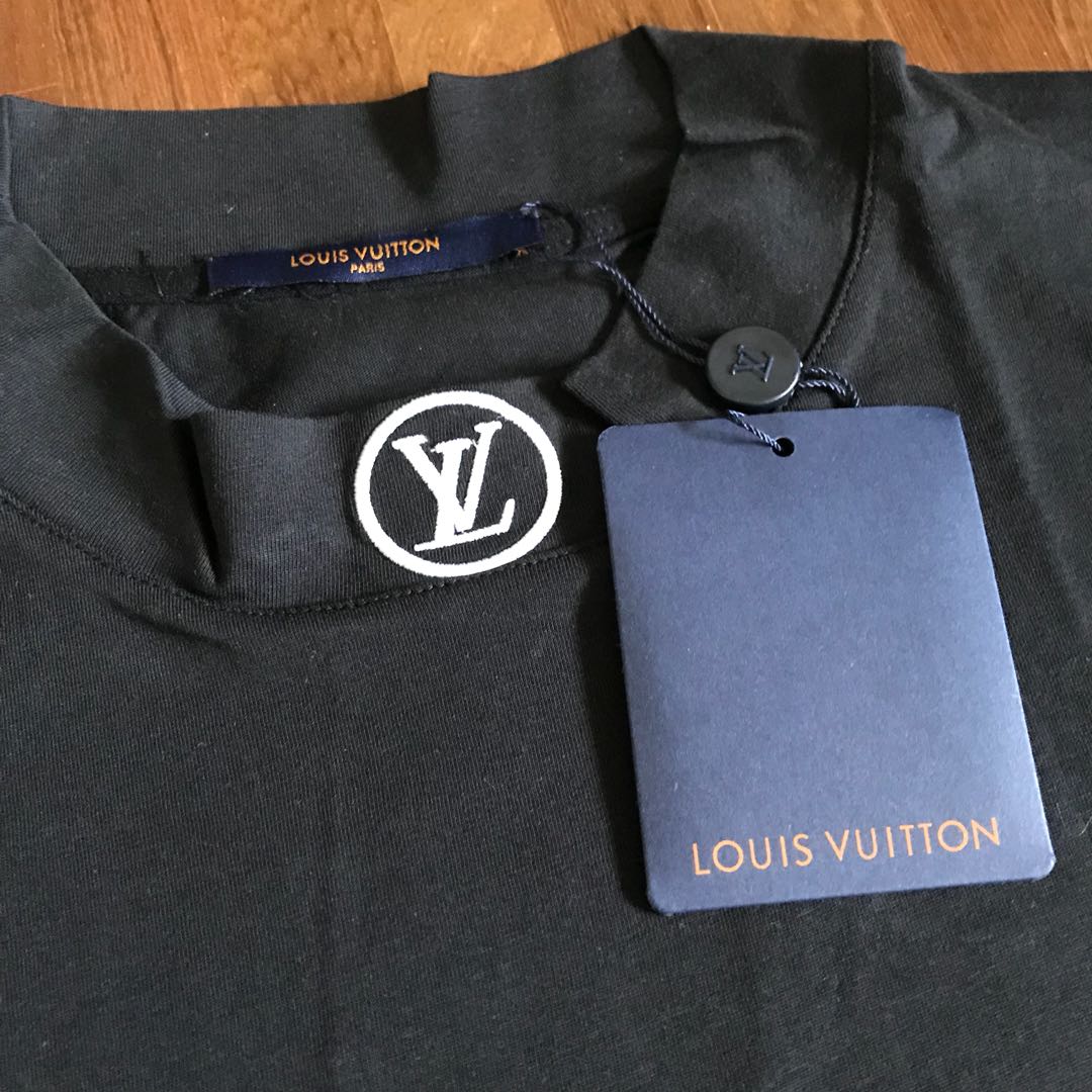 (INSTOCK)Louis Vuitton Logo Mock Neck T-Shirt