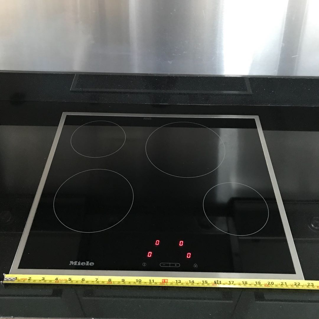Miele Ceramic Hob Model KM500, TV & Home Appliances, Kitchen Appliances